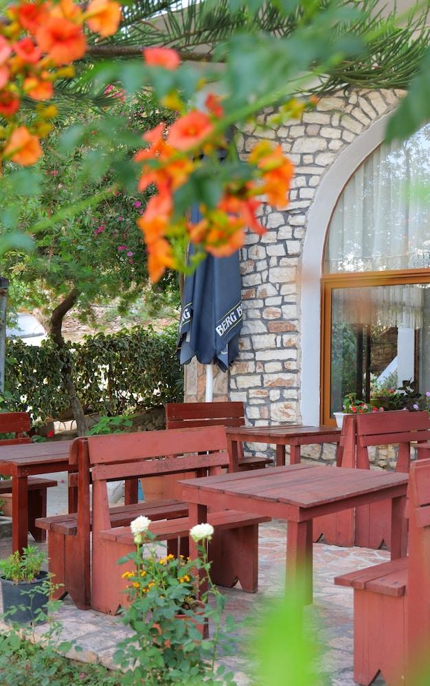 Hotel Rixhi 3*